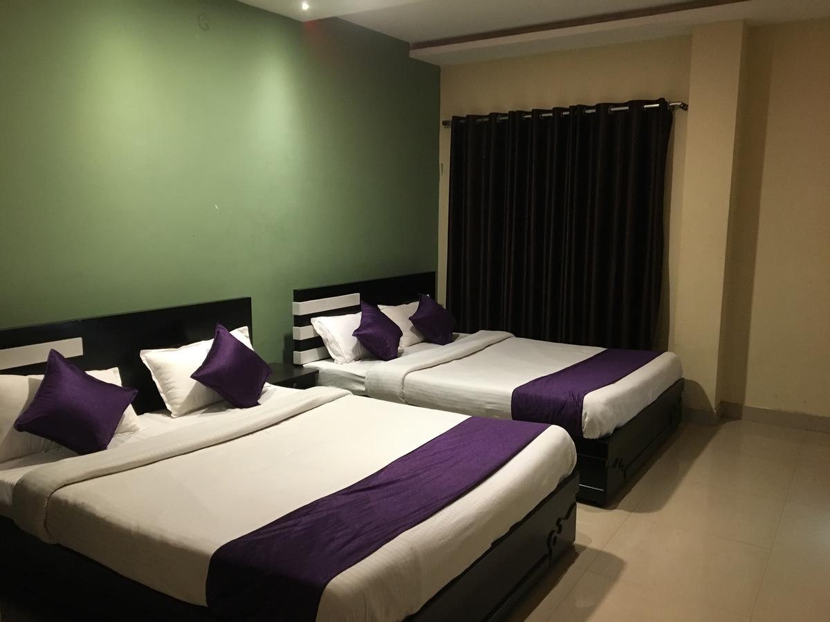 Hotel Time Palace Ооти Екстериор снимка