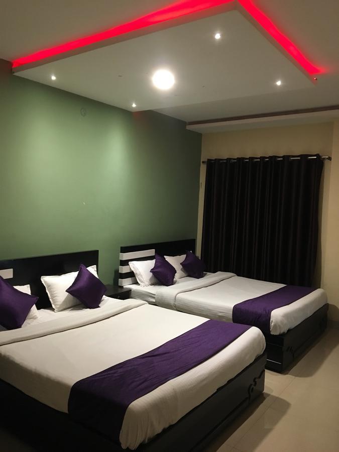 Hotel Time Palace Ооти Екстериор снимка